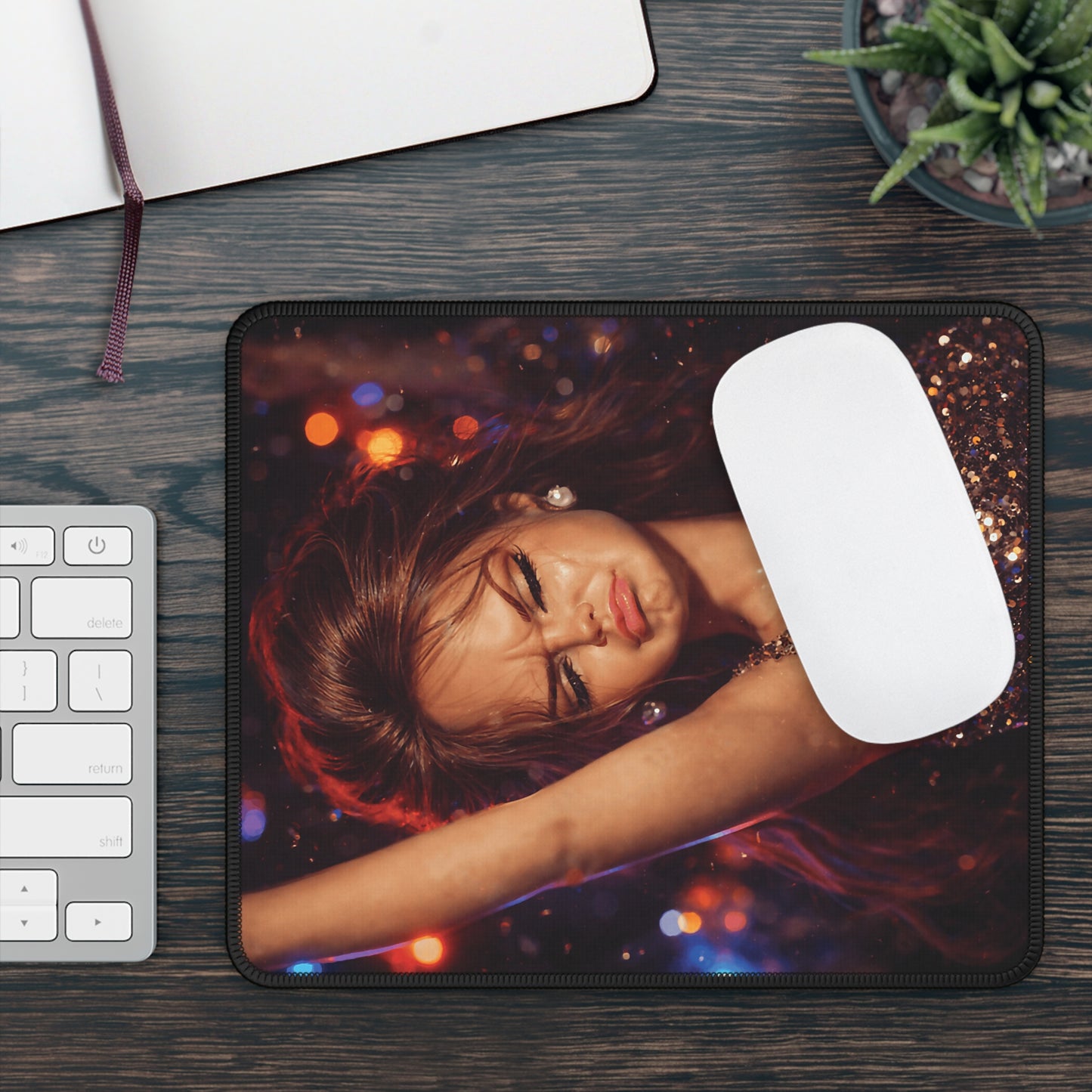 Party Party Bronze Funny Doll Face Mouse Pad